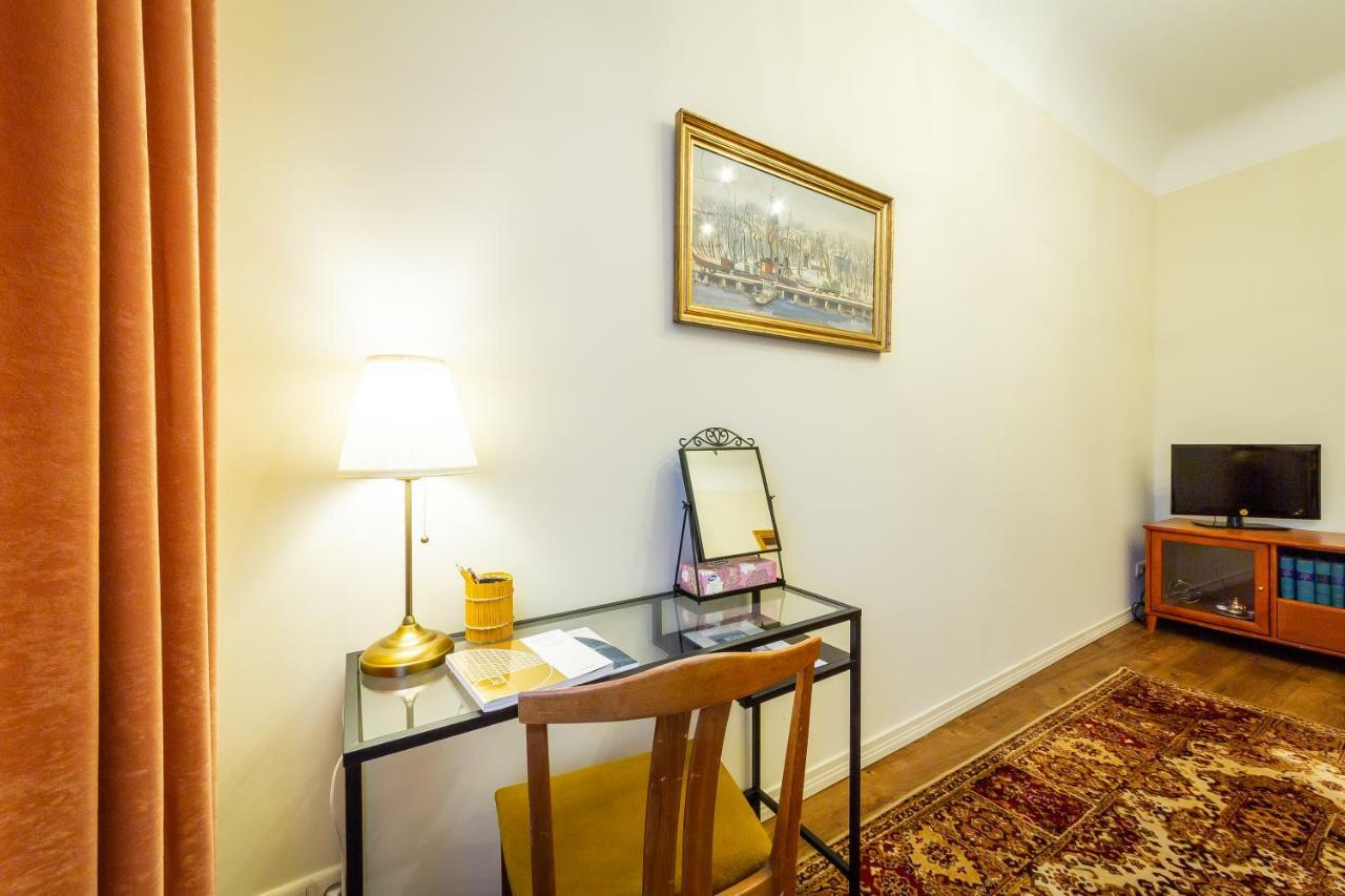 Appartement Stories Writer'S Ap 40Sqm Renovated Free Parking à Riga Extérieur photo