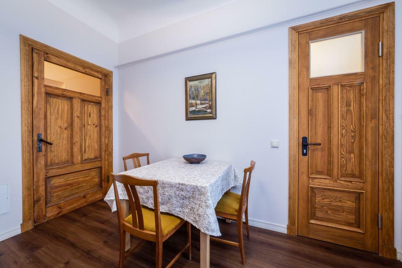Appartement Stories Writer'S Ap 40Sqm Renovated Free Parking à Riga Extérieur photo